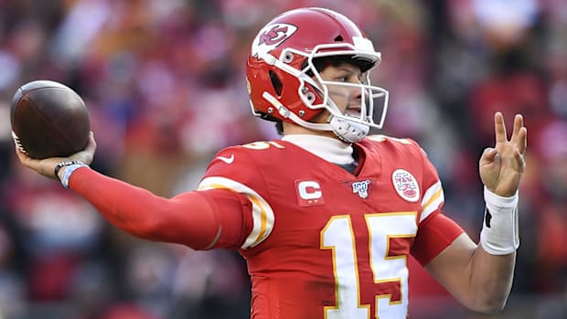 nfl-patrick-mahomes-throw-off-challenges